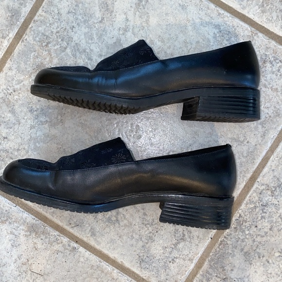 🌹4/$20 Black loafers - Picture 5 of 8